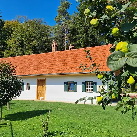 Turisticna Kmetija Hisa Ob Gozdu Pri Ptuju Vakantiehuis