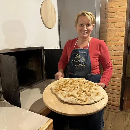 Turisticna Kmetija Hisa Ob Gozdu Pri Ptuju Holiday home Ptuj