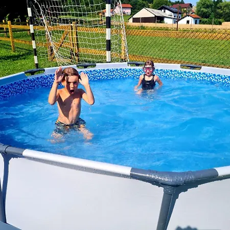 Turisticna Kmetija Hisa Ob Gozdu Pri Ptuju Vakantiehuis