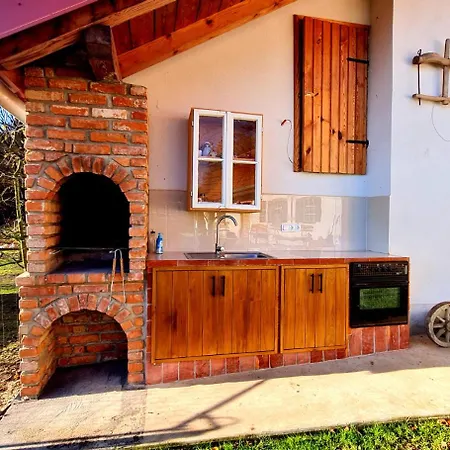 Turisticna Kmetija Hisa Ob Gozdu Pri Ptuju Nyaraló